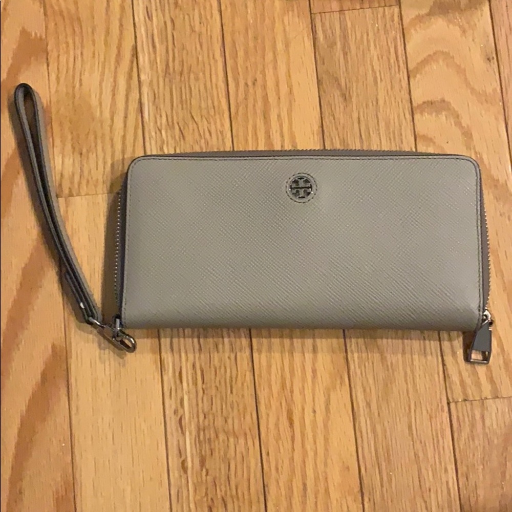 Tory Burch Robinson Zip Continental Wallet